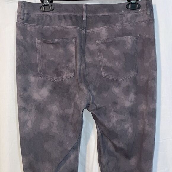 Uniqlo jeggings  - Picture 6 of 8